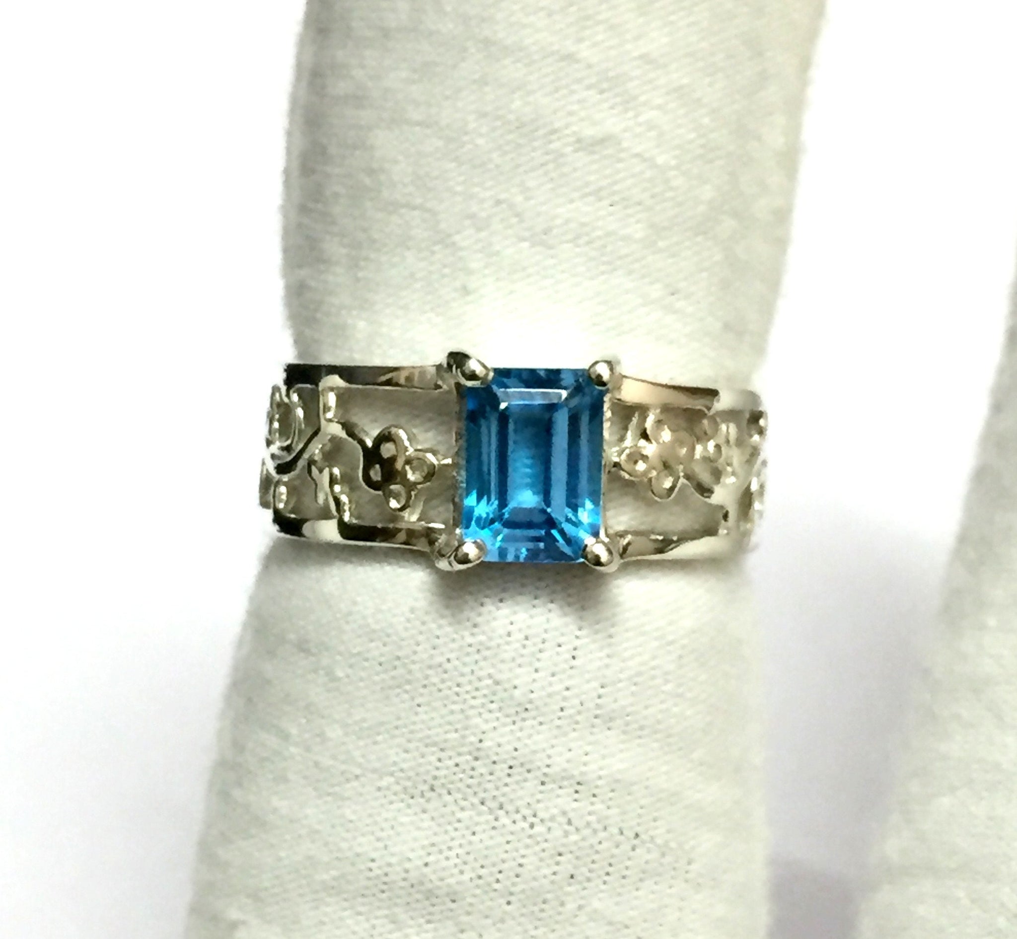 Beautiful Blue Topaz Ring Vintage Floral Ring Topaz Vintage Ring Anniversary Ring Natural Blue Topaz Ring Sky Blue Topaz