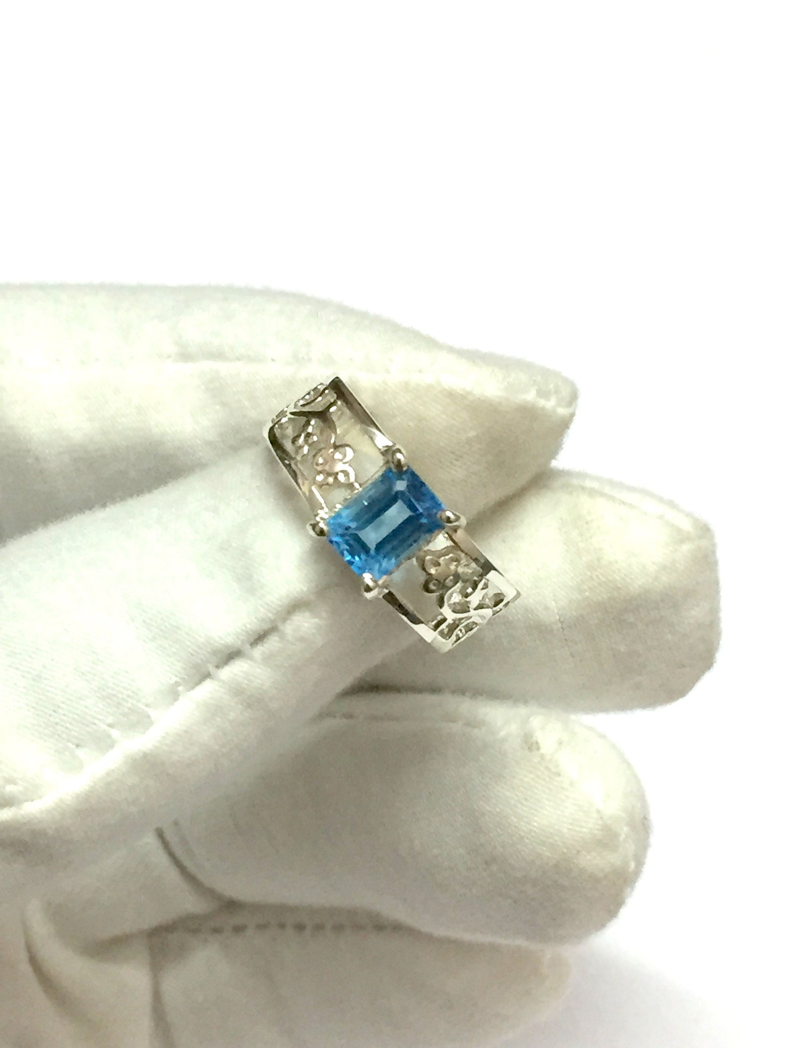 Beautiful Blue Topaz Ring Vintage Floral Ring Topaz Vintage Ring Anniversary Ring Natural Blue Topaz Ring Sky Blue Topaz