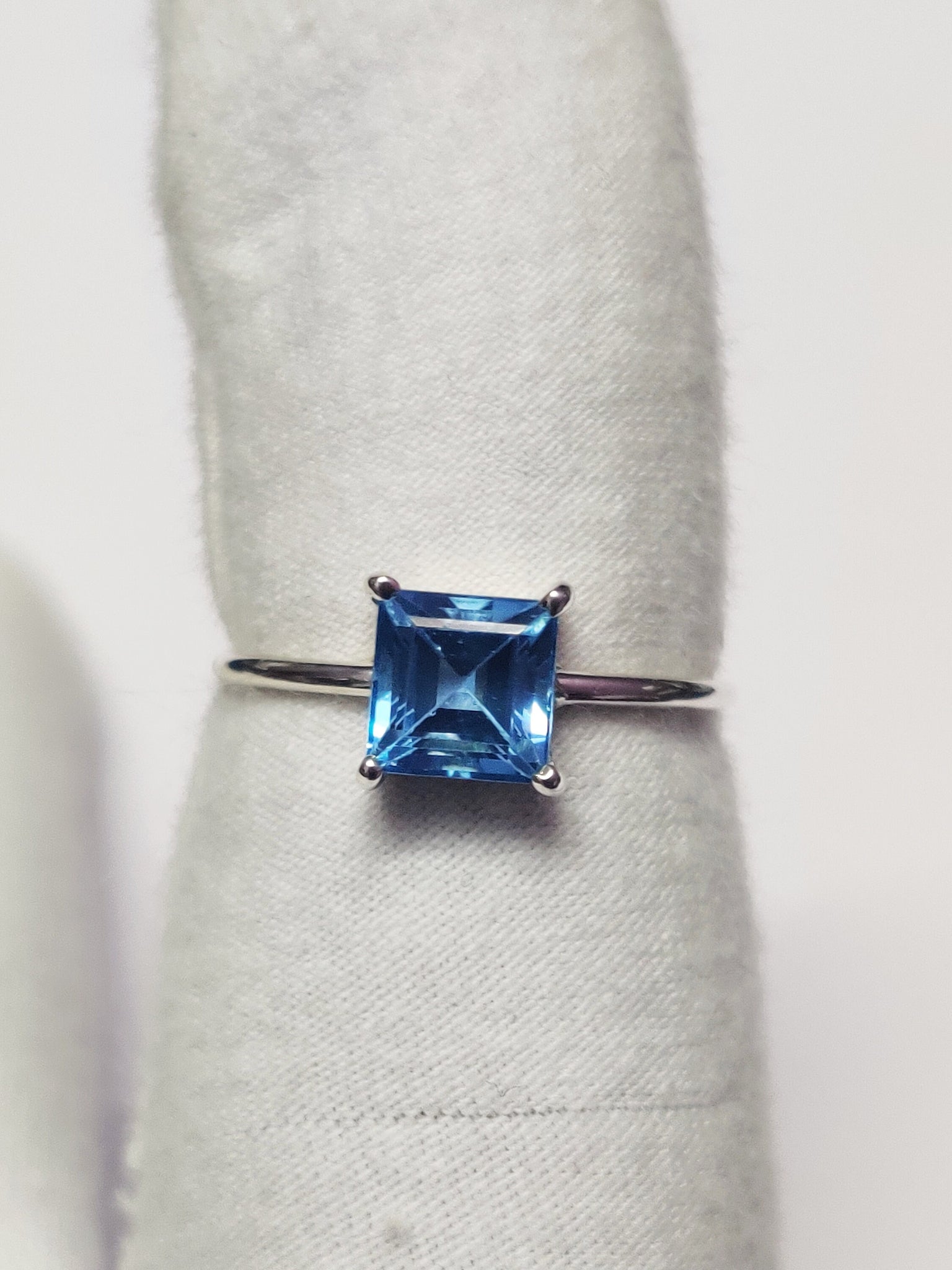 Silver Swiss Blue Topaz Ring Natural Swiss Blue Topaz Band 1.75 Ct Swiss Topaz Ring Swiss Topaz Dainty Ring Swiss Topaz Stacking Ring