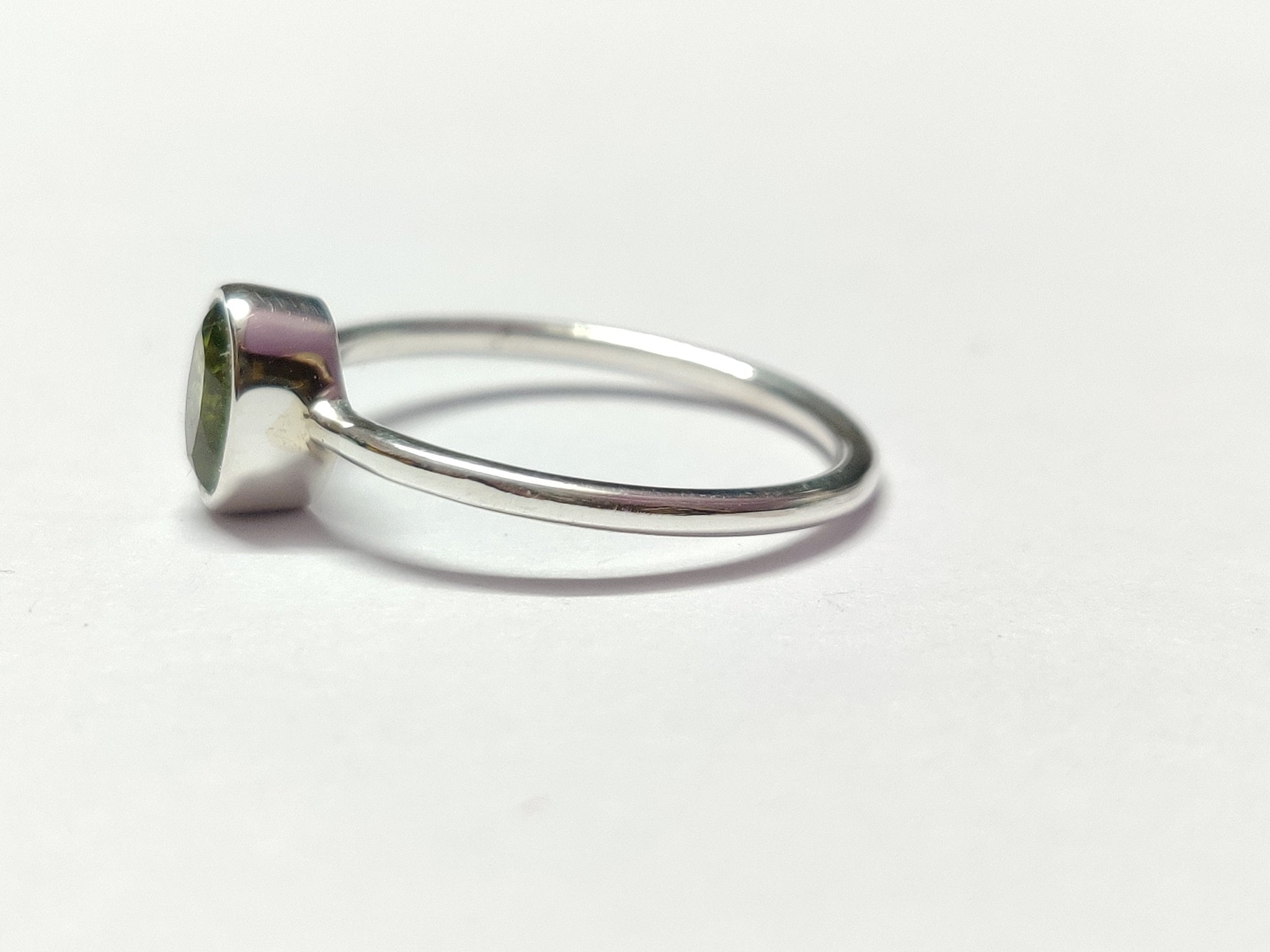 Peridot Stacking Ring Natural Peridot Minimalist Ring 5x7 mm Oval 1 Ct Peridot Band August Birthstone Ring Green Peridot Dainty Ring