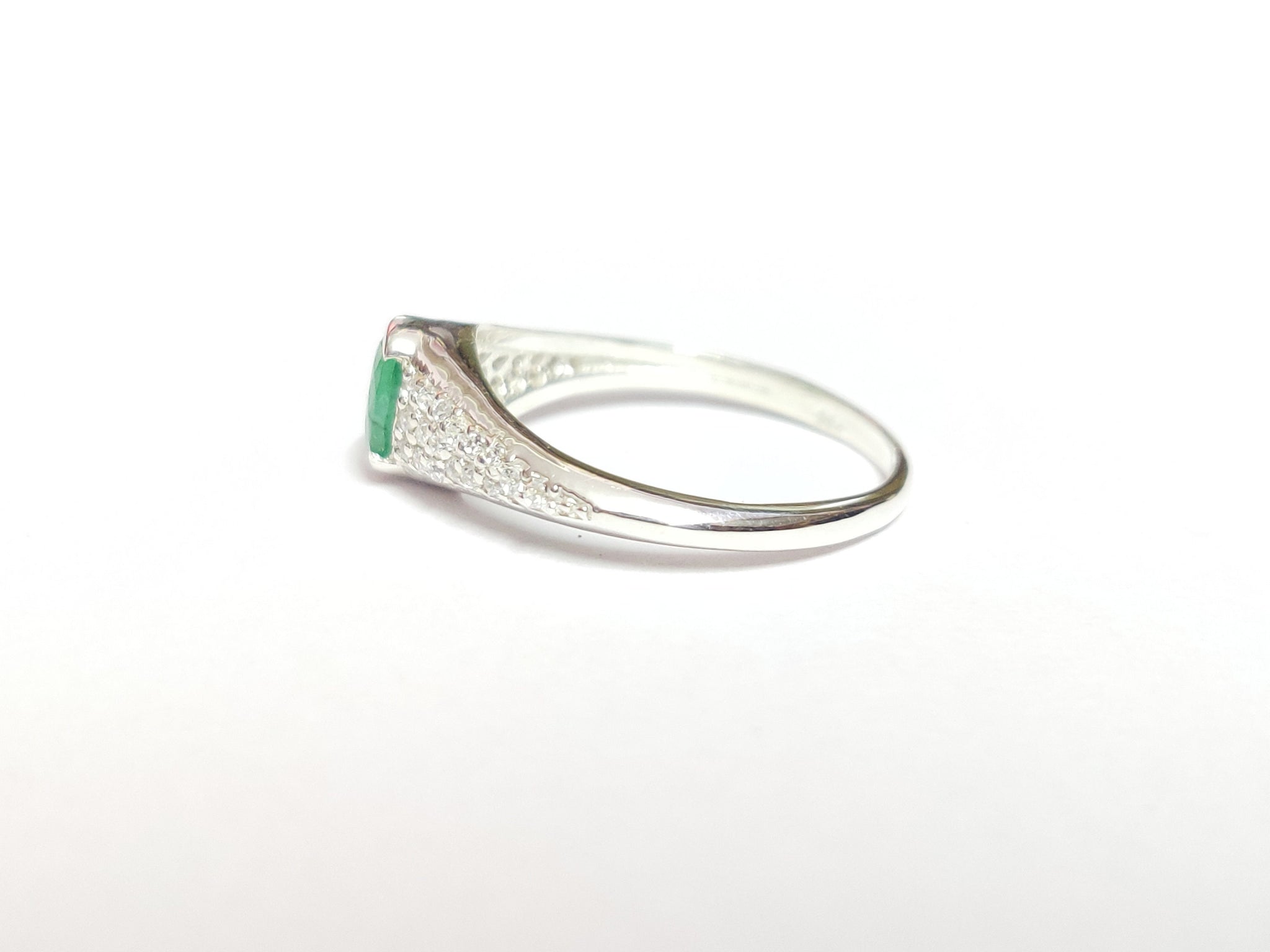 Emerald Promise Ring 5x7 mm Oval Emerald Engagement Ring Emerald Anniversary Band 0.8 Ct Emerald Band For Her May Birthstone Ring