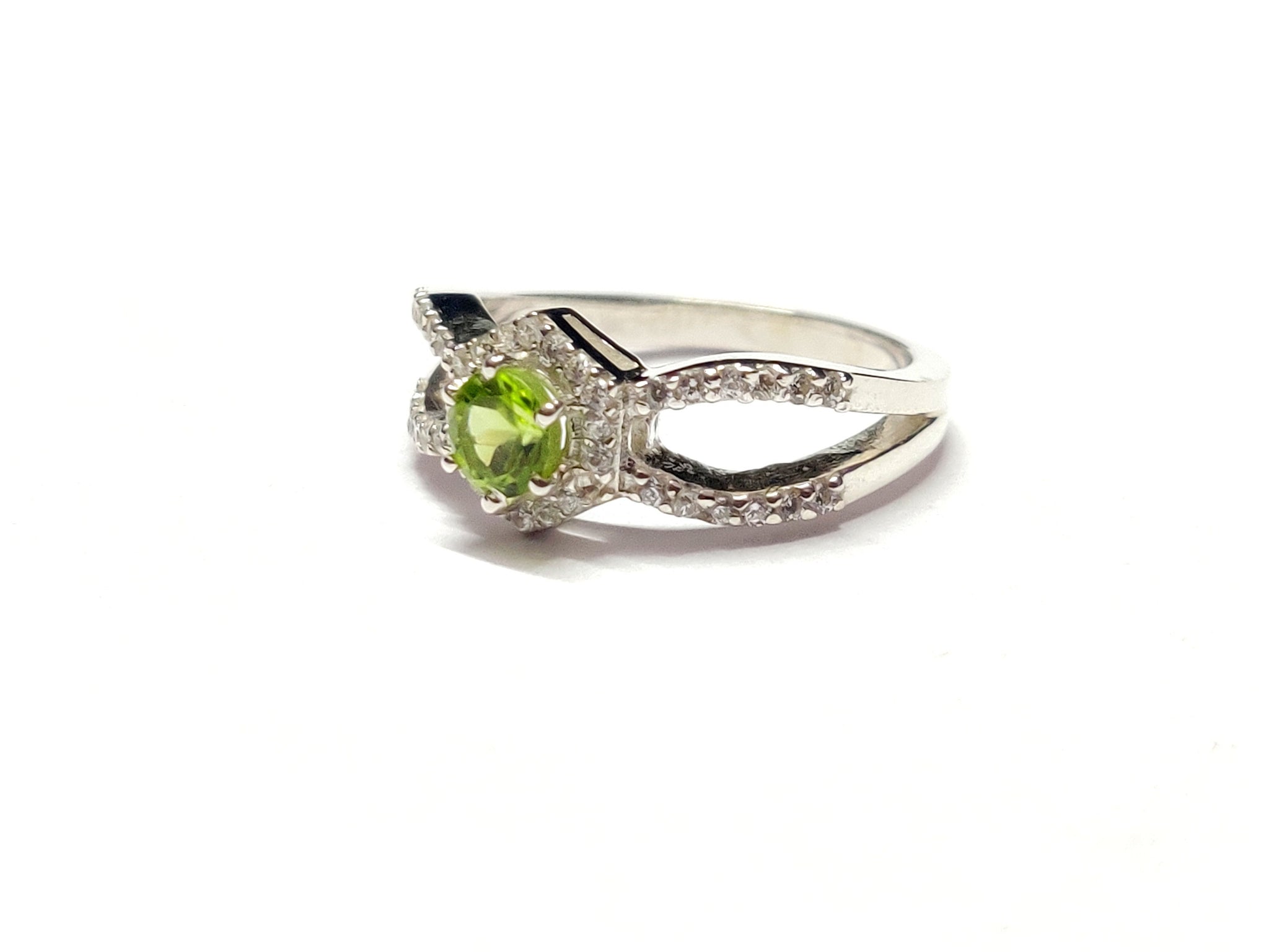 Peridot Engagement Ring Natural Peridot Solitaire Ring Green Peridot Anniversary Ring Peridot Promise Ring Peridot Birthstone Ring